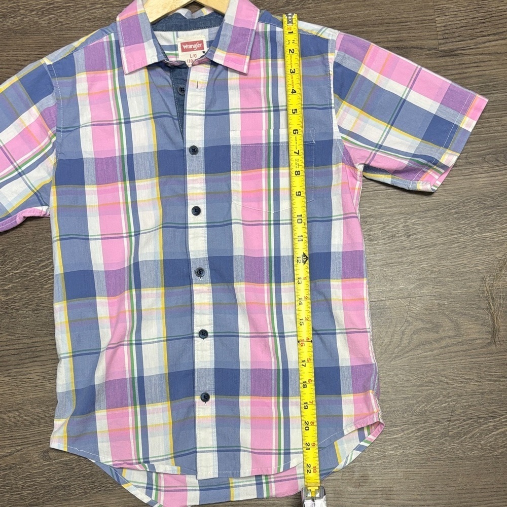 Wrangler Boy’s Sz 10/12 Blue and Pink Plaid Short Sleeve Shirt, EUC - Picture 7 of 9